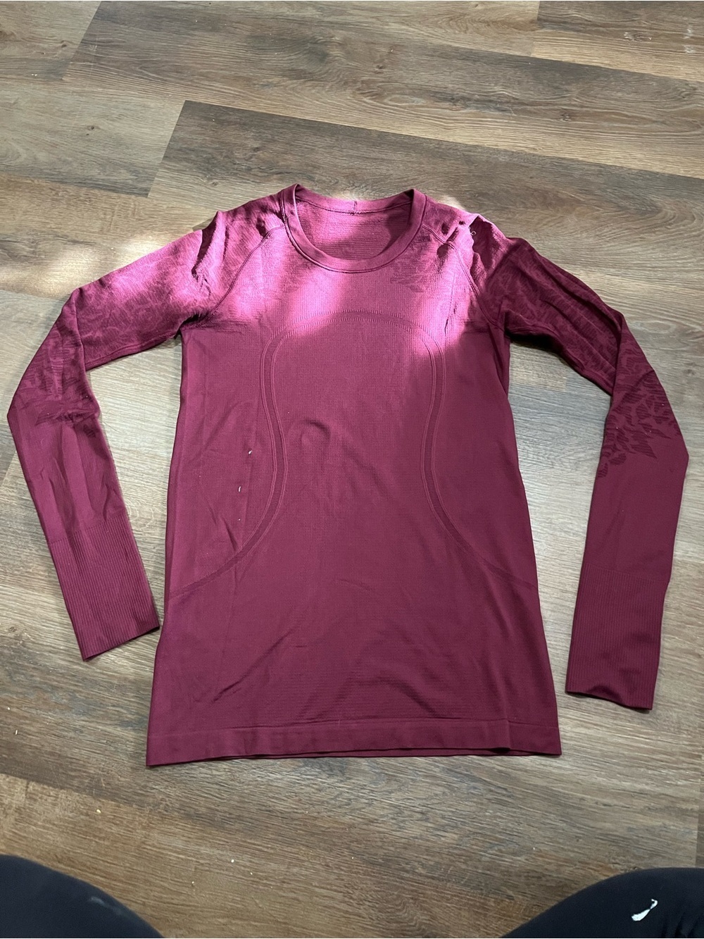 Lululemon Swiftly Tech Long Sleeve | Size 8 | Red Floral | Thumbholes